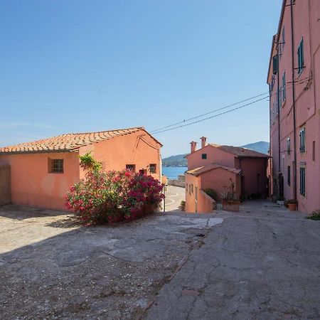 Helloelba Appartamento Il Faro Portoferraio Luaran gambar