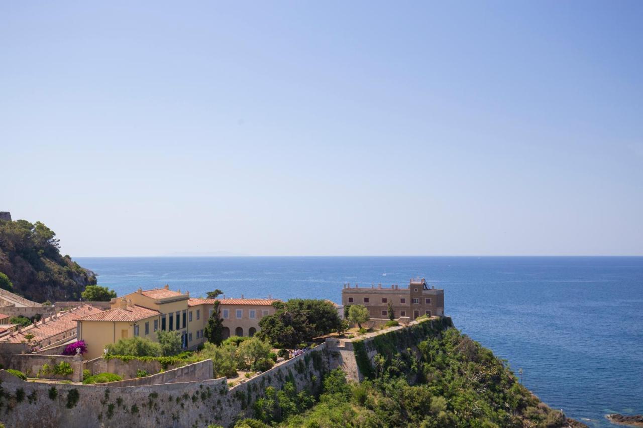 Helloelba Appartamento Il Faro Portoferraio Luaran gambar