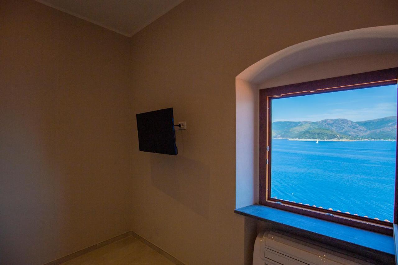 Helloelba Appartamento Il Faro Portoferraio Luaran gambar